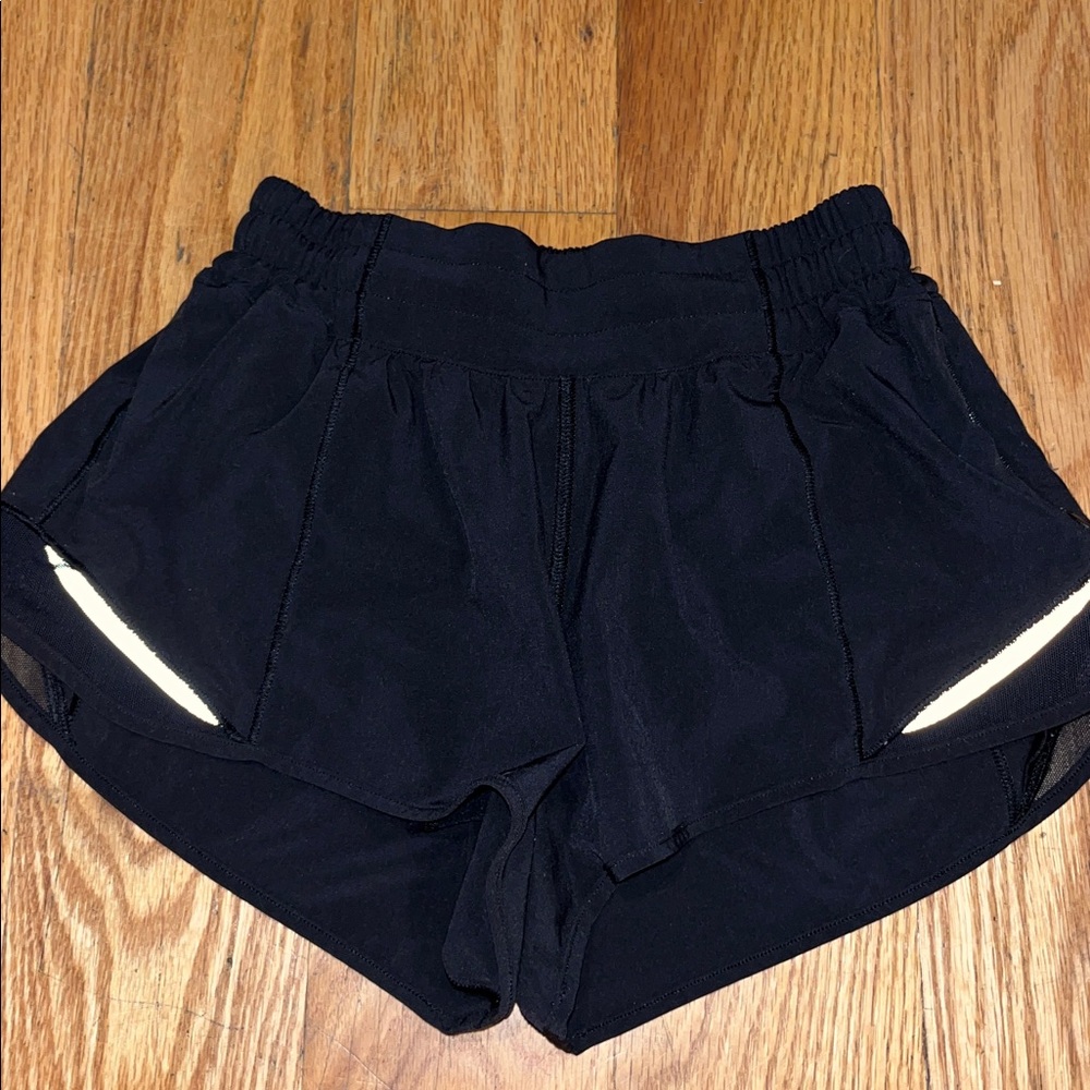 Lululemon Hotty Hot Low Rise Short Swift 2.5” Style LW7ARKR - Picture 6 of 9